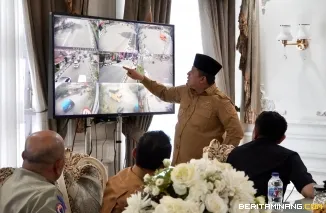Wali Kota, Hendri Arnis bersama Wakil Wali Kota, Allex Saputra ketika berkoordinasi dengan jajaran Forkopimda di Rumah Dinas Wako, Selasa (8/4/2025). Foto: Kominfo Padang Panjang