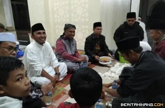 Wakil Wali Kota, Allex Saputra ketika berada di Masjid Agung Manarul 'Ilmi Islamic Center (IC) dini hari Sabtu (29/3/2025). Foto: Kominfo Padang Panjang