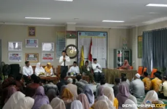 Suasana acara Halal bi Halal dan silaturahmi yang diselenggarakan oleh keluarga besar YPPLP UNP di ruang pertemuan sekolah pembangunan labor, Senin (21/4/2025). Foto: Humas UNP