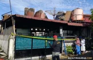 Suasana rumah Ketua PCNU Kota Padang yang hangus terbakar Sabtu pagi (26/4/2025) sekitar pukul 07.00 WIB. Foto: PCNU Kota Padang
