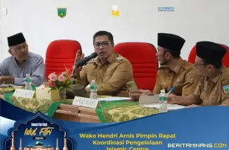 Wali Kota, Hendri Arnis ketika rapat koordinasi untuk mengoptimalkan pengelolaan dan pengembangan Islamic Centre, Selasa (8/4/2025) di ruang MUI Islamic Centre. Foto: Kominfo Padang Panjang