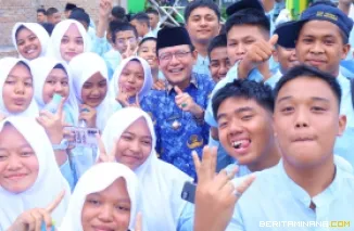 Kota Payakumbuh Zulmaeta mengunjungi SMP Negeri 1 Payakumbuh dalam kegiatan halal bihalal yang digelar oleh keluarga besar sekolah tersebut.