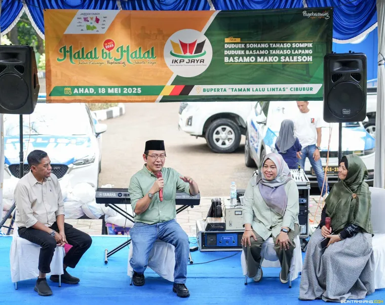 Ketua DPRD Kota Payakumbuh Wirman Putra, Walikota Payakumbuh Zulmaeta, Wakil Ketua DPRD Kota Payakumbuh Hurisna Jamhur dan Ketua Panitia Drh. Hj. Vivin Aulia Rahmi (f/istimewa)
