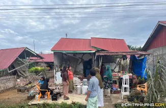 Kerusakan rumah warga akibat gempa M6,0 di Bengkulu. Foto: Humas BNPB