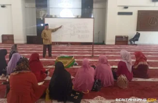 Suasana pengajiandiMasjid Agung Manarul 'Ilmi Islamic Centre Padang Panjang.Foto: Kominfo Padang Panjang