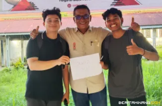 Mahasiswa FBS berpasangan dengan mahasiswa FMIPA dan Pelatih peroleh Medali Perak pada Kejuaraan Daerah Bridge Se-Sumatera Barat pada Minggu (25/5) di GOR Haji Agus Salim Padang. (Foto MR)