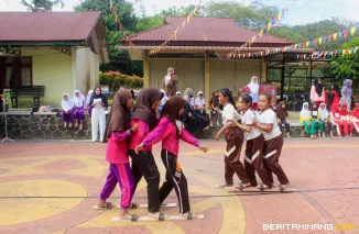 Suasana festival "Main Kota: Tradisi dalam Beton" ,Kamis (19/6/2025) di Pusat Dokumentasi dan Informasi Kebudayaan Minangkabau (PDIKM) Padang Panjang. Kominfo Padang Panjang