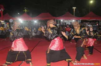 Pementasan kesenian randai di Minangkabau. Foto:Dok.Rika Bela Sari