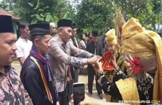 Bupati Limapuluh Kota, H. Safni, menggelar pertemuan dengan para niniak mamak dan bundo kanduang Nagari Taeh Bukik di Masjid Baitul Hidayah, Jorong Bukik Tapuang, Sabtu (14/6/2025).