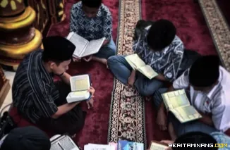 Ilustrasi salah satu kegiatan lalok di surau. Foto: Khairunnisa Nabila