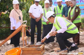 Peletakan batu pertama Oleh Wako Zulmaeta Pembangunan relokasi Puskesmas Parit Rantang di Kelurahan Padang Tinggi Piliang, Rabu (25/06/2025).