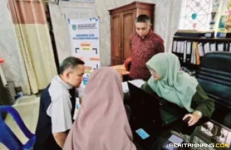 Suasana perekaman data IKD di Dinas Kependudukan dan Pencatatan Sipil (Disdukcapil) Kota Padang Panjang.Foto: Disdukcapil Padang Panjang