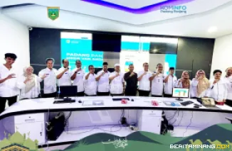 Wakil Wali Kota Padang Panjang, Allex Saputra ketika peluncurkan Program Unggulan (Progul) Padang Panjang Barcode (Building Application for Responsive Community and Digital Ecosystem) dan Lapor Warga, Rabu (11/6/2025). Foto: Kominfo Padang Panjang