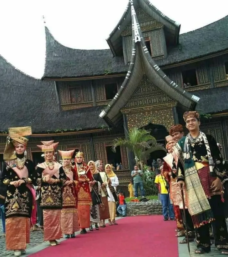 Ilustrasi Mengapa Suku Minang Penganut Sistem Matrilineal Terbesar di Indonesia?