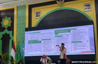 Gubernur Mahyeldi saat menjadi narasumber dalam Rakernas II Perhimpunan Penyuluh Pertanian Indonesia (Perhiptani) Tahun 2025 di Palembang, Senin (14/7/2025). Foto: Adpim Sumbar