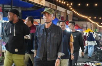 Wakil Wali Kota, Allex Saputra tampak di lokasi lomba Lomba Solo Song Simpang Ampek Pasar Pusat Padang Panjang (Sipappa), Sabtu (5/7/2025) malam. Foto: Kominfo Padang Panjang