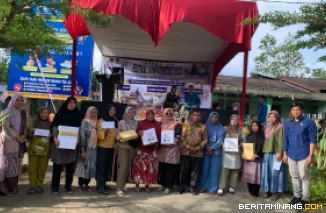 Pengumuman juara dan awarding kepada pemenang lomba literasi (lomba mewarnai, lomba baca puisi dan lomba menulis cerita berbasis buku bacaan). Foto: Sultan CY
