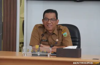 Sekretaris Daerah Kota (Sekdako), Sonny Budaya Putra ikuti Rapat Kerja sekaligus Rapat Dengar Pendapat (RDP) dengan Komisi II DPR RI melalui Zoom Meeting, Senin (25/8/2025). Foto: Kominfo Padang Panjang