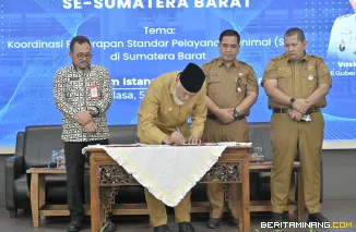 Gubernur Sumbar, Mahyeldi Ansharullah, saat membuka Rakor SPM secara resmi di Auditorium Gubernuran Sumbar, Selasa (5/8/2025).  Foto: Adpim Sumbar