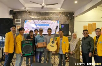 Program Studi Pendidikan Musik, Departemen Sendratasik, FBS UNP melaksanakan Program Pengabdian Kepada Masyarakat "Program Integrasi Prodi dan Nagari" yang dilaksanakan di Pantai Padang. Foto ET.