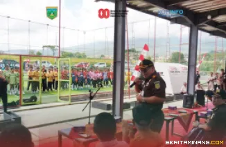 Kepala Kejaksaan Negeri (Kajari) Padang Panjang, Adhi Setyo Prabowo membuka Turnamen Mini Soccer Kajari Cup I antarpelajar SMP/MTs sederajat se-Kota Padang Panjang, Selasa (26/8/2025). Foto: Kominfo Padang Panjang
