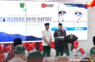 Wali Kota, Hendri Arnis bersama Wakil Wali Kota, Allex Saputra ketika meluncurkan Program Satu Rumah Satu Hafiz, di Pendopo Rumah Dinas Wali Kota, Rabu (20/8/2025). Foto: Kominfo Padang Panjang