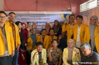 Foto bersama saat pembukaan acara Pengabdian Masyarakat Prodi S1 Kimia FMIPA UNP di nagari Sariak Laweh, kecamatan Akabiluru, Kabupaten Lima Puluh Kota, Provinsi Sumatra Barat. Foto-Foto: Tim Pengandian UNP