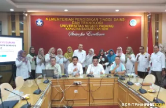 Lokakarya Penyusunan Program Kerja 2026 Berbasis SDGs yang diselenggarakan pada Selasa (2/9) bertempat di ruang sidang Kampus FBS UNP Air Tawar Padang. Foto MR.