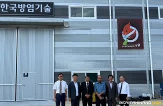 Senior Eksekutif UNP Prof. Ganefri, Ph.D dan rombongan Jumat (5/9/2025) ketika melakukan kunjungan ke perusahaan mitra di Korea Selatan. Foto: Humas UNP