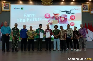 Gubernur Sumatera Barat (Sumbar), Mahyeldi Ansharullah ketika mencanangkan gerakan "Farm the Future" atau pertanian masa depan di Auditorium Gubernuran, Kamis (9/10/2025). Foto: Adpim Sumbar