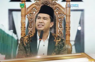 Ustaz Dr. Yasmansyah, S.Ag., M.Pd. saat Subuh Mubaraiah di Masjid Jihad, Ahad (28/9/2025).Acara dihadiri Wakil Wali Kota Padang Panjang, Allex Saputra. Foto:Kominfo Padang Panjang