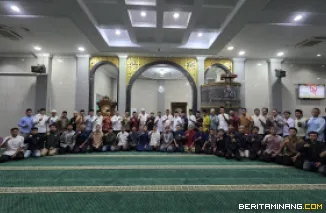 Kegiatan Subuh Mubarak yang dilaksanakan pada Jumat (17/10) bertempat di Masjid Raya Al-Azhar Kampus UNP Air Tawar Padang. Foto ET.