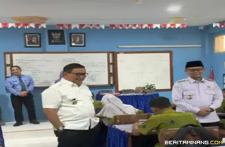 Wako Ramlan bersama Wawako Ibnu ASiS dan tim MBG monitor pelaksanaan MBG di SMP 3 Bukittinggi, Rabu, (24/09)