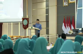 Gubernur Sumatera Barat (Sumbar), Mahyeldi Ansharullah ketika membuka Rapat Kerja Daerah (Rakerda) PKK Provinsi Sumatera Barat 2025 di Auditorium Gubernuran, Senin (17/11/2025). Foto:Adpim Sumbar