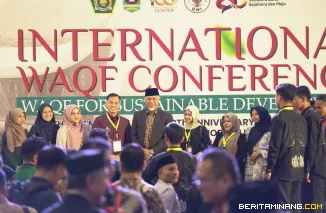 Suasana penutupan Konferensi Wakaf Internasional 2025  oleh Gubernur Sumatera Barat (Sumbar), Mahyeldi Ansharullah, di Hotel Truntum Padang, Minggu (16/11/2025). Foto: Adpim Sumbar