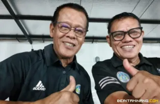 Pasangan ganda Prof. Alnedral/Prof. Syahrial Bakhtiar. Foto: Ist.