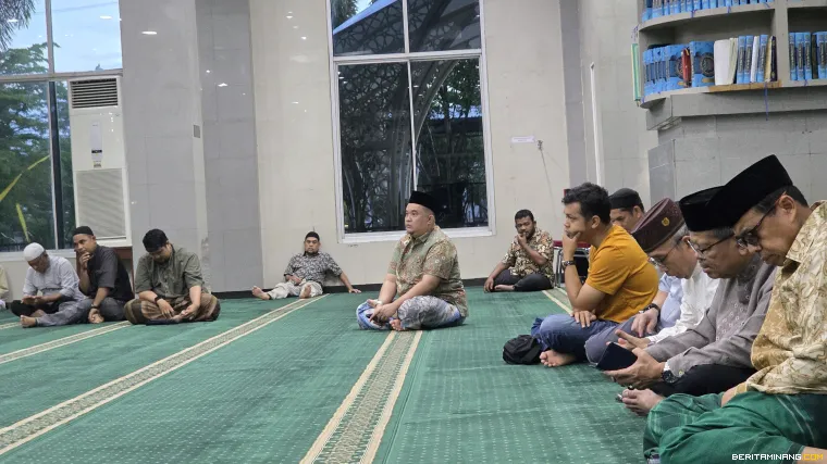 Sesudut Jemaah Subuh Mubarak Universitas Negeri Padang.