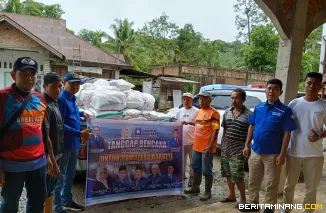 Fraksi PAN DPR RI berkolaborasi dengan Fraksi PAN Pasaman Barat Salurkan 2,5 Ton Beras dan Ratusan Paket Sembako untuk Korban Banjir Talamau. Rabu, (10/12). De