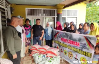 Tim Peduli Sumbar Perantau Minang Kalimantan Barat, bantuan kembali disalurkan kepada masyarakat terdampak bencana galodo dan longsor. (23/12). Foto: De