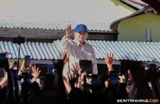 Presiden Prabowo ketika meninjau korban bencana di Kompleks Bumi Kasang Permai, Batang Anai, Kabupaten Padang Pariaman. Senin (1/12/2025). Foto: Adpim Sumbar