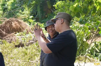 Wali Kota Padang Panjang, Hendri Arnis ketika meninjau sejumlah titik longsor di Kelurahan Koto Katik dan Koto Panjang, Sabtu (29/11/2025).  Foto: Kominfo Padang Panjang