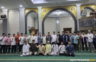 Kegiatan Subuh Mubarak yang dilaksanakan pada Jumat (9/1) bertempat di Masjid Raya Al-Azhar Kampus UNP Air Tawar Padang. FotoET.