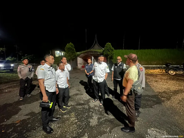 Suasana lainnya, Gubernur Sumbar Mahyeldi ketika tinjau BTS.