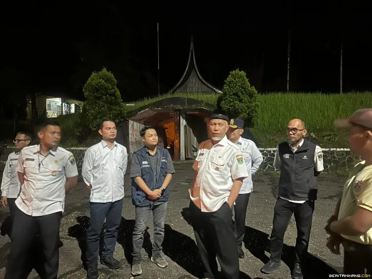 Gubernur Mahyeldi ketika tinjau BTS.