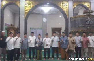 Kegiatan Subuh Mubarak yang dilaksanakan pada Jumat (27/3) bertempat di Masjid Raya Al-Azhar Kampus UNP Air Tawar Padang. Foto ET.
