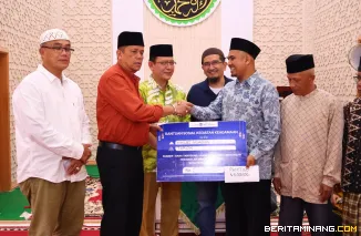 Wali Kota Payakumbuh Zulmaeta bersama Wakil Wali Kota Elzadaswarman turun langsung memimpin Safari Ramadan ke Masjid Muhsinin, Kelurahan Tigo Koto Diate, Senin (02/03/2026).
