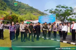 Apel Gelar Pasukan Operasi Kepolisian Terpusat Ketupat 2026 di halaman Mapolres, Kamis (12/3/2026) dihadiri Wakil Wali Kota Allex Saputra. Foto: Kominfo Padang Panjang