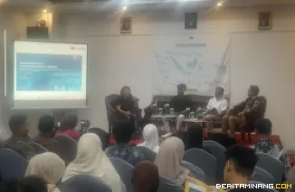 Suasana kegiatan diseminasi riset bertajuk "Sinergi Transisi Energi Berkeadilan: Diseminasi Hasil Riset dan Instalasi PLTS Enter Nusantara di Mentawai" yang digelar di Favehotel Padang, Sumatera Barat, pada 23 April 2026. Foto: Rokcalva/BeritaMinang