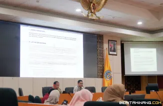 Suasana ketika Universitas Negeri Padang (UNP) menggelar pertemuan koordinasi internal dengan para dosen pada Kamis (8/1/2026). Foto: Humas UNP