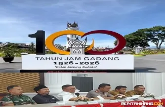 Wako bersama unsur forkopimda memberikan keterangan Pers tentang program dan persiapan peringatan 100 tahun Jam Gadang, di Balairung rumah Dinas Wako, Selasa, (26/05).
